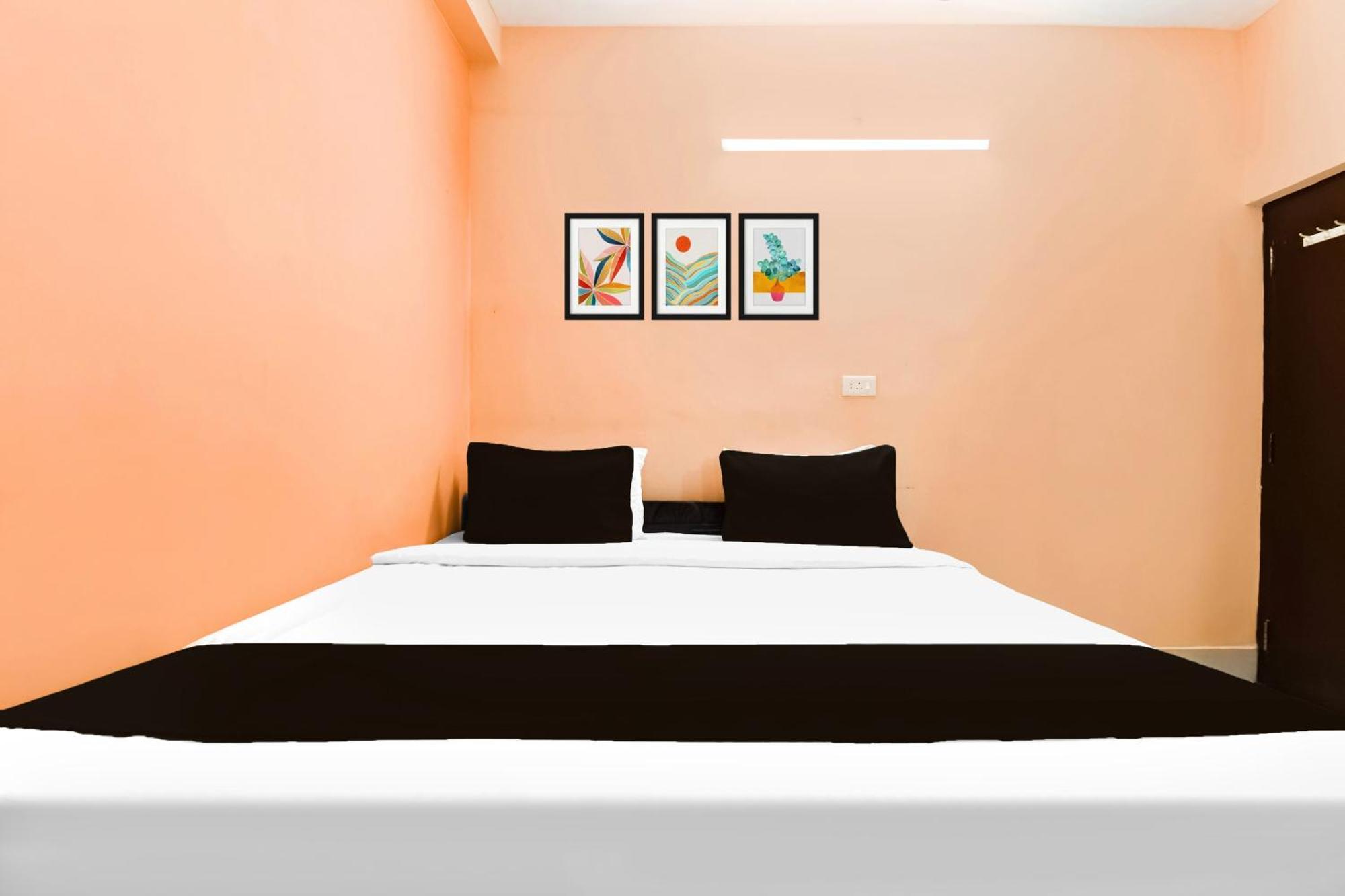 Super O Dakshin Dwar Formerly Radha Krishna Niwas Hotel *